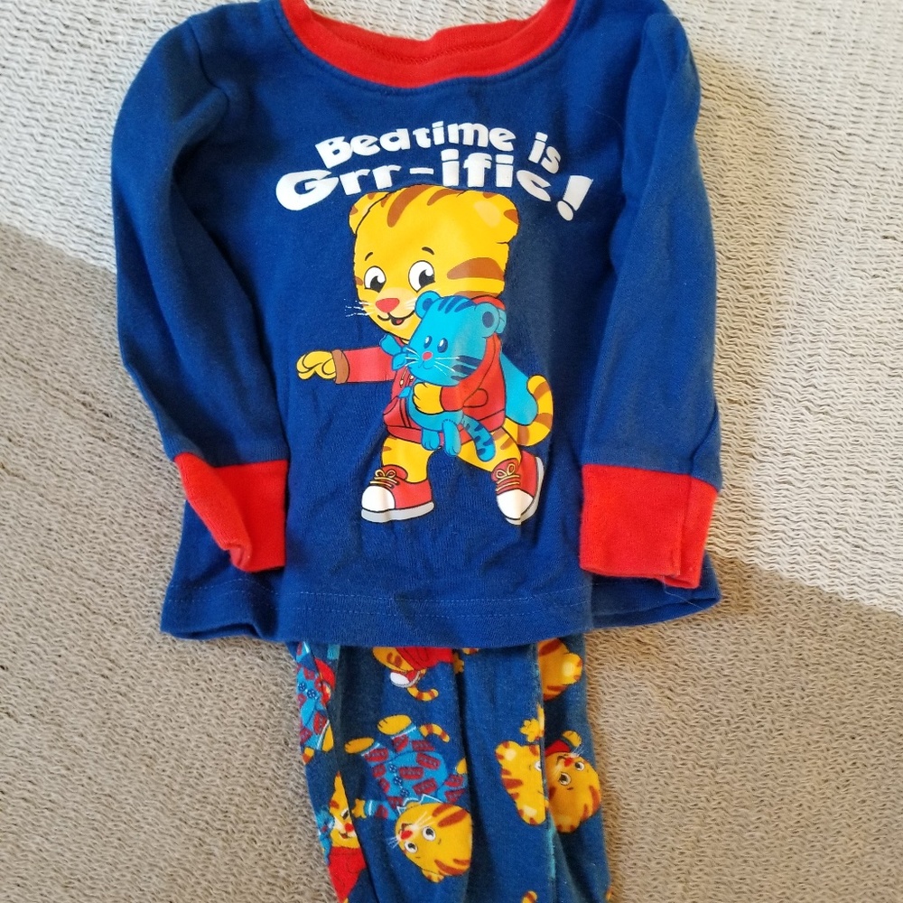 Lot of 6 boys pajamas - Picture 6 of 7